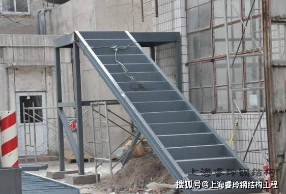 消费钢结构楼梯规范（钢结构楼梯造价怎样算）