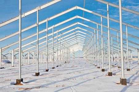 钢结构冬季保护（钢结构房屋冬天保暖吗）